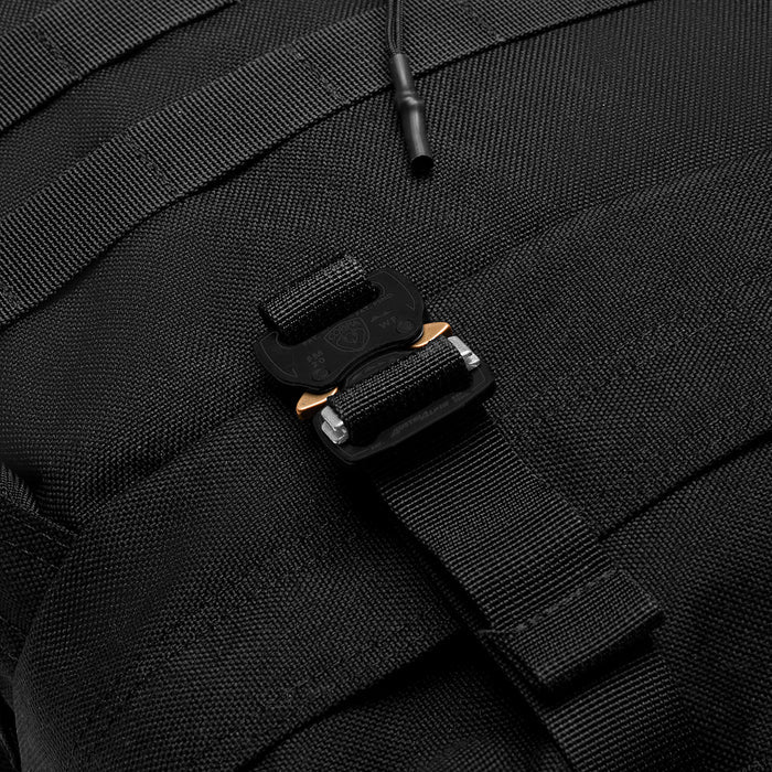 Flatlay 0275 Modular Everyday Pack in black, detail view