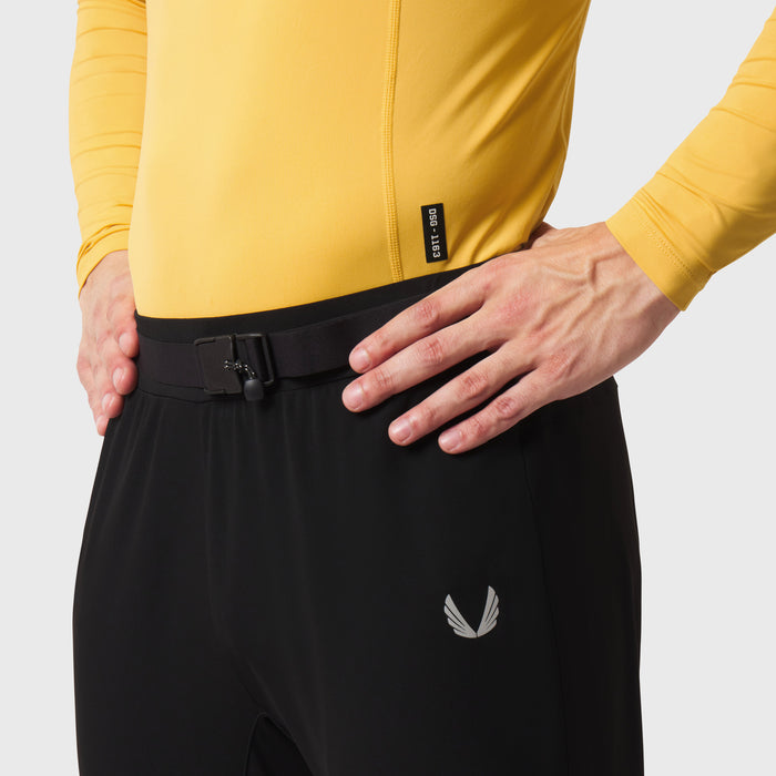 LYCRA® ADAPTIV Baselayer Longsleeve in amber yellow worn with black shorts, waist detail