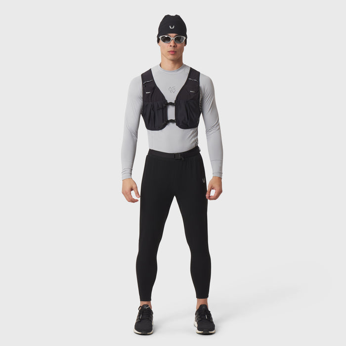 LYCRA® ADAPTIV Baselayer Longsleeve in slate grey worn with black vest and leggings, front view