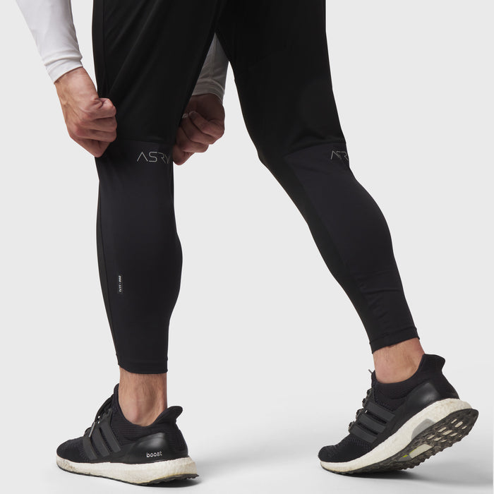 Black Hybrid Belt-Pack Run Jogger worn by model, cropped view showing legs and running shoes