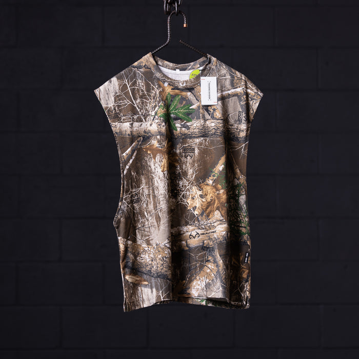 flatlay FA'23 Rocker Cutoff sleeveless tee in realtree camo, front view