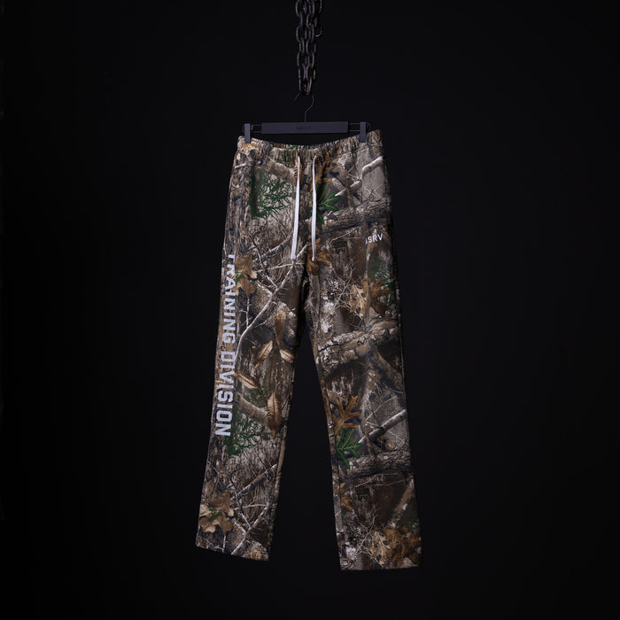 flatlay FA'23 Straight Leg Jogger in realtree camo, front view
