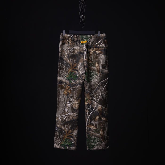 flatlay FA'23 Straight Leg Jogger in realtree camouflage, front view