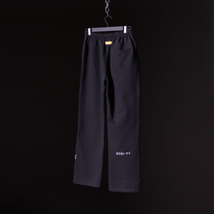 flatlay FA'23 Straight Leg Jogger in black, back view