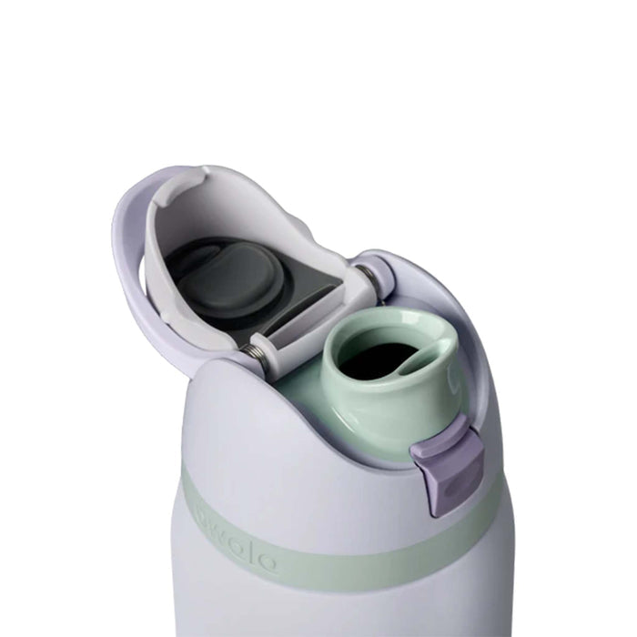 FreeSip® 32oz Stainless Steel Water Bottle in Open Air