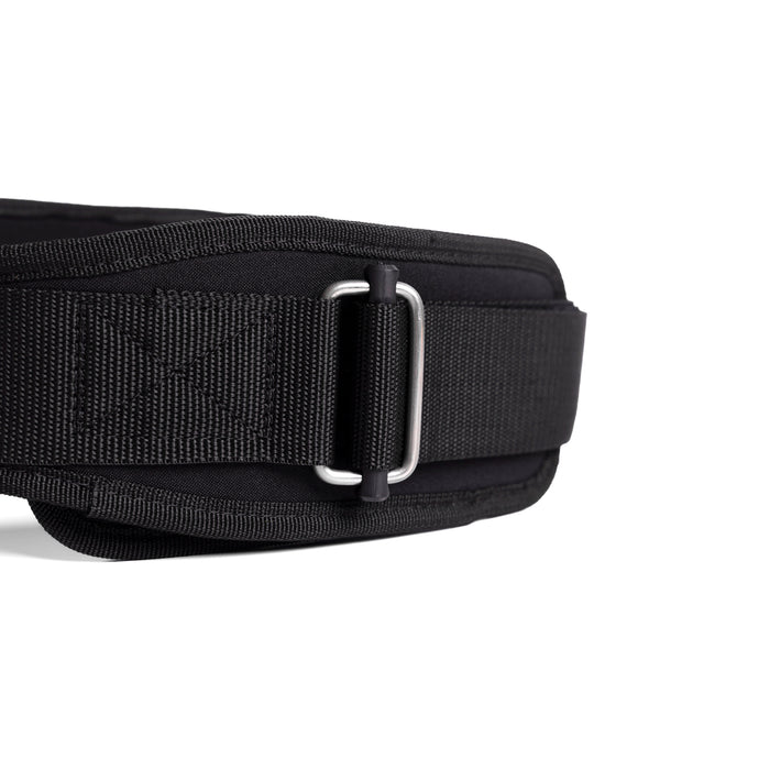 flatlay Lifting Belt in black, buckle detail view