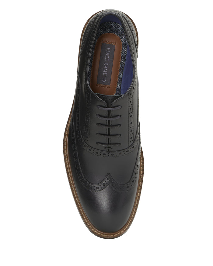 Top view of the Vince Camuto Men’s Lazzarp Wingtip Brogue, featuring black luxe leather with brogue detailing, a brown sole, Flex365 technology, and the Vince Camuto label visible on the insole.