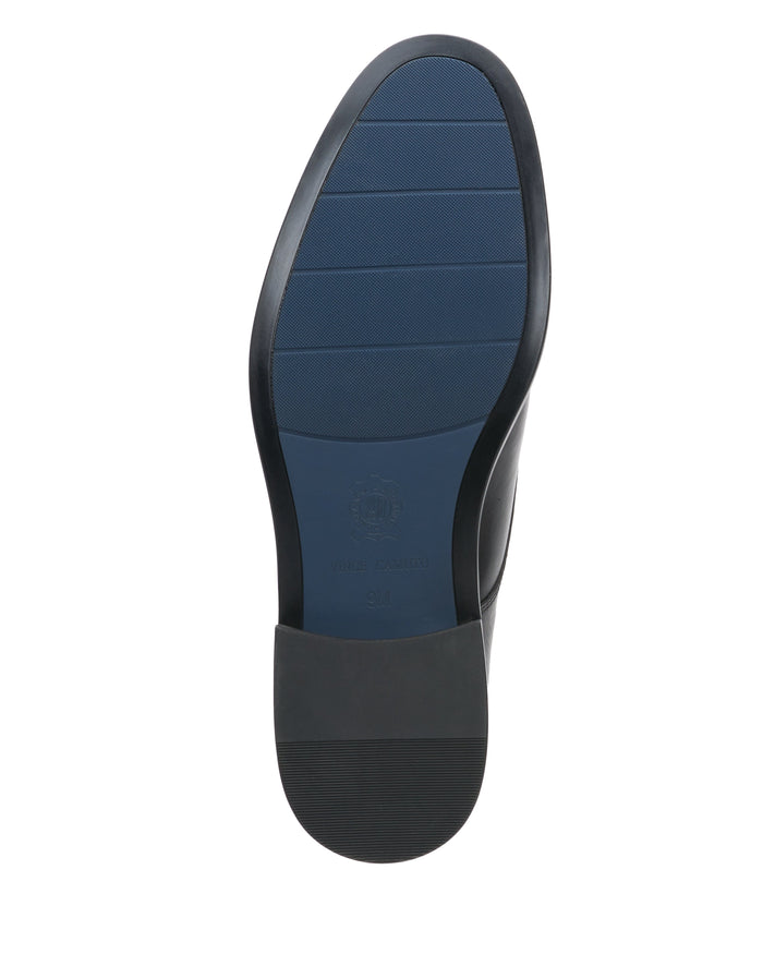 The photo shows the bottom view of the Vince Camuto Men’s Lyre Derby, crafted from dark leather with a blue sole and textured grooves for grip, highlighting its classic style.