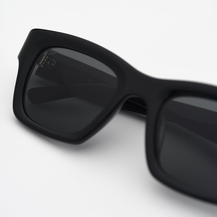 Black / Black