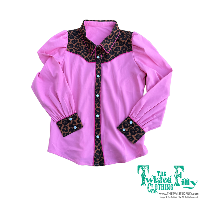 Long sleeve pink pearl snap with pink piping and cheetah print detail