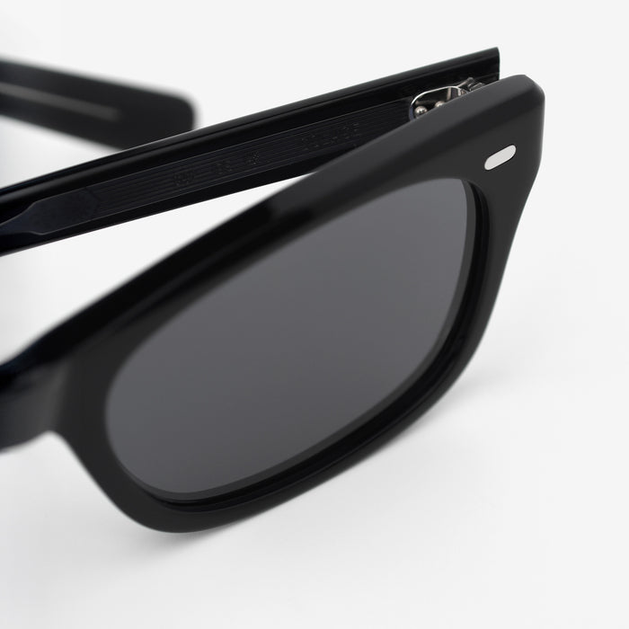 Black / Black