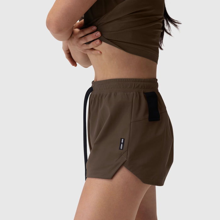 Tetra-Lite Linerless Short in Dark Earth, worn by model showing side view