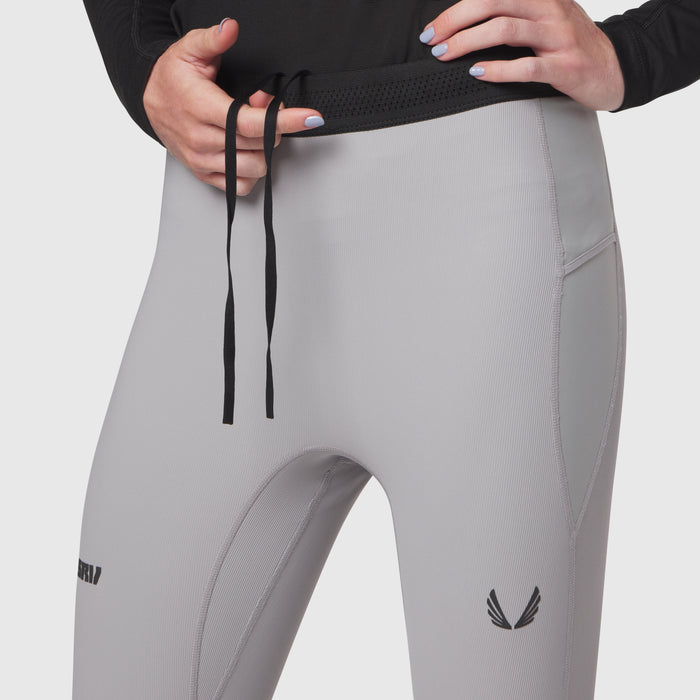 W055 Lycra Ribbed Running Tight in slate grey, model wearing and adjusting waistband