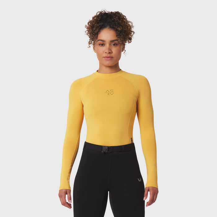 LYCRA® ADAPTIV Baselayer Longsleeve in amber yellow, worn with black shorts, front view