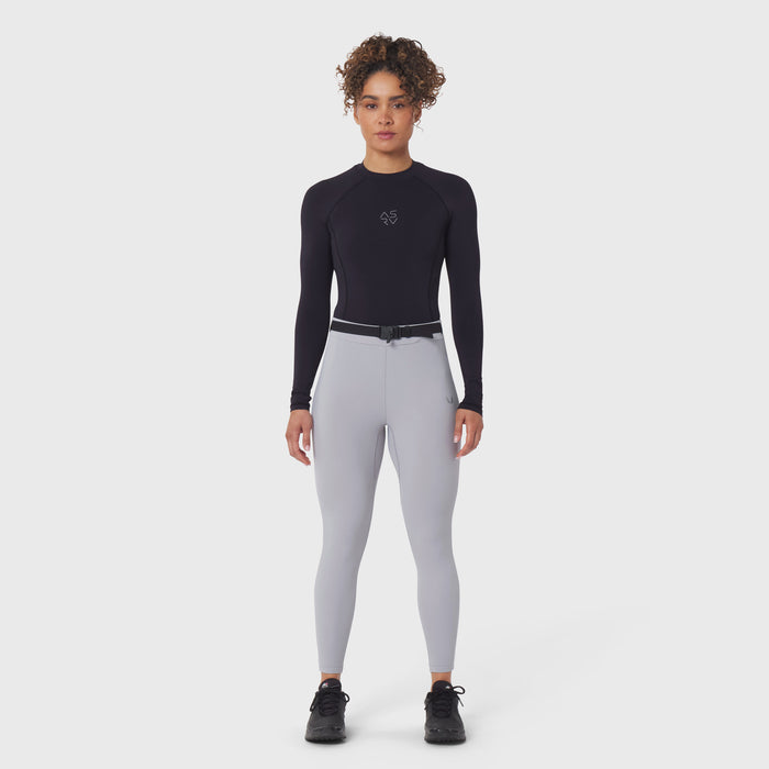 W059 Hybrid Belt-Pack Run Legging in slate grey, front view on model