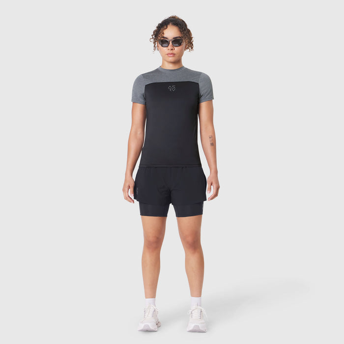 W086 AEROSILVER® UPF50+ Run Tee in black with grey sleeves, front view on model