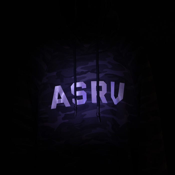 WN'19 RainPlus® Hoodie in purple, displayed on model against dark camouflage background